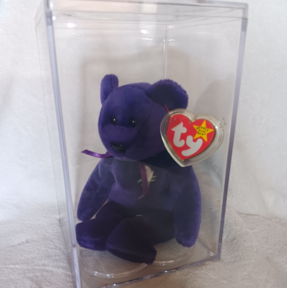 Extremely Rare Vintage Princess Diana Retired Beanie Baby, in Mint Condition.